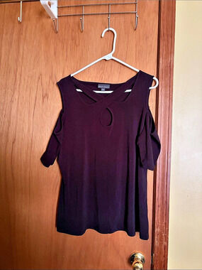 BOLD elements Cold Shoulder Top in Black Size XL Like New